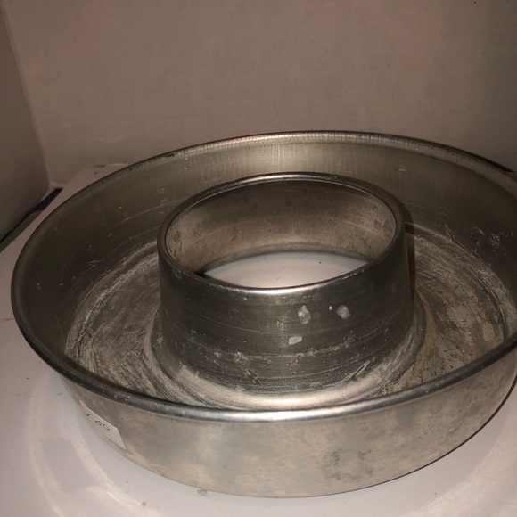 Classic vintage aluminum ring mold. Jello mold, ice mold, use your imagination - Picture 1 of 5